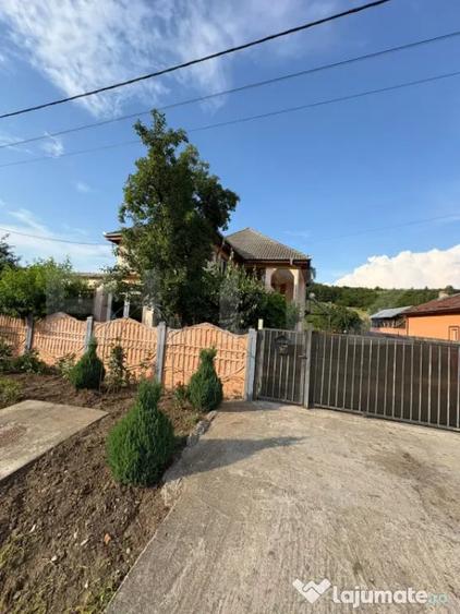 Casă cu 5 camere cu Teren 1000 Mp în Central