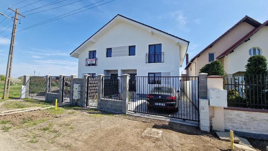 Casă cu 4 camere cu Teren 274 Mp în Remetea Mare