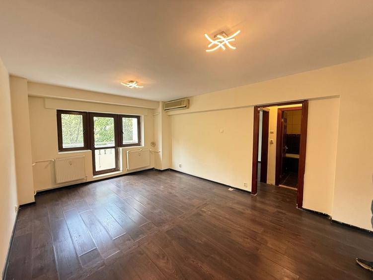 Apartament cu 4 camere decomandat în Unirii