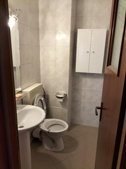 Apartament cu 3 camere semidecomandat în Barbu Văcărescu