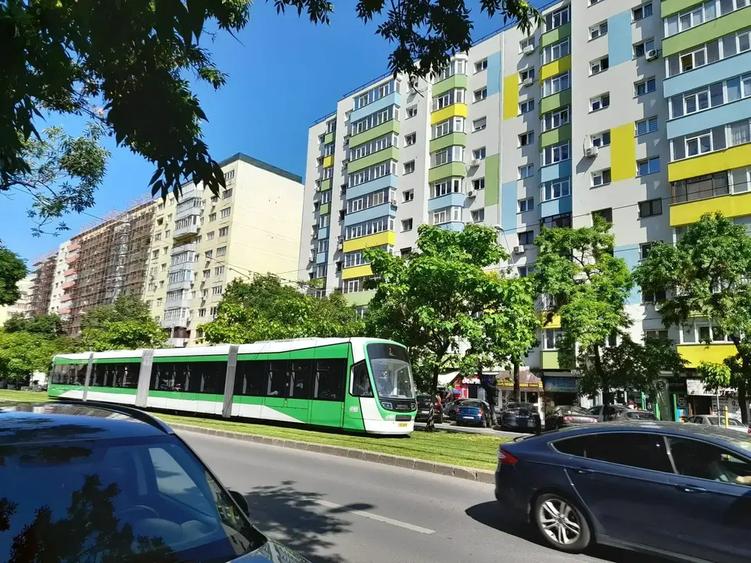 Apartament cu 3 camere decomandat în Rahova