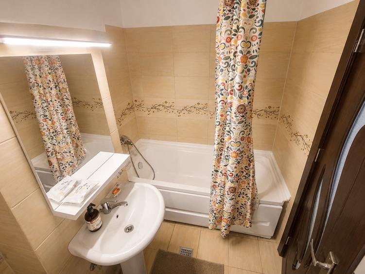 Apartament cu 2 camere decomandat în Drumul Taberei