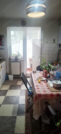 Apartament cu 3 camere decomandat în Cetatea