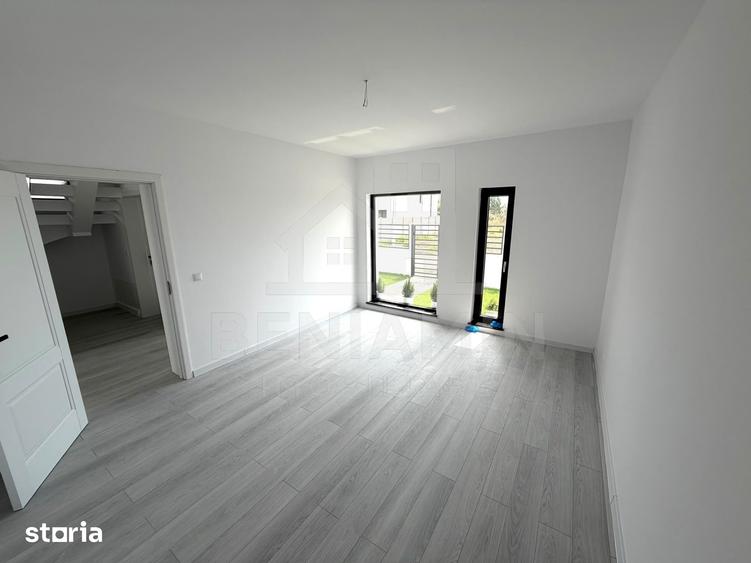 Casă cu 5 camere cu Teren 301 Mp în Cârcea