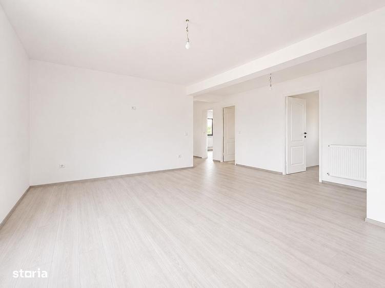 Casă cu 3 camere în Tomești