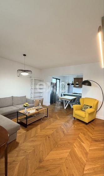 Apartament cu 4 camere semidecomandat, mobilat în Central