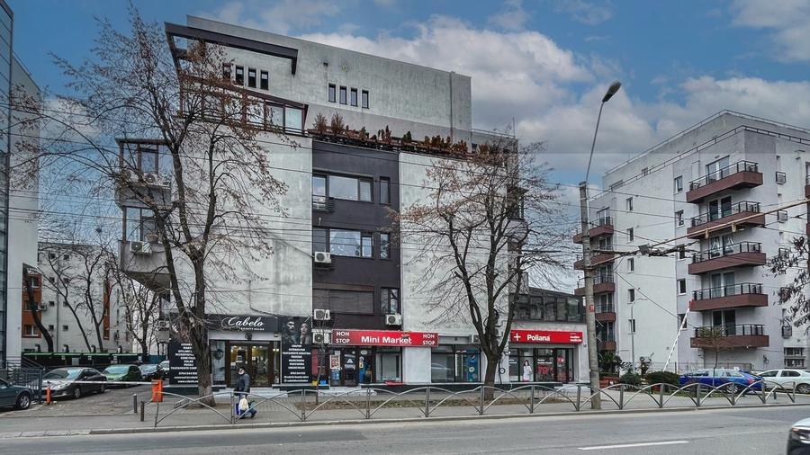 Apartament cu 2 camere semidecomandat, mobilat în Pajura