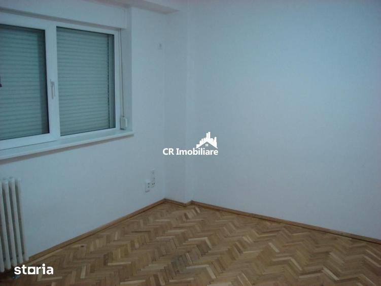 Apartament cu 4 camere decomandat în Decebal