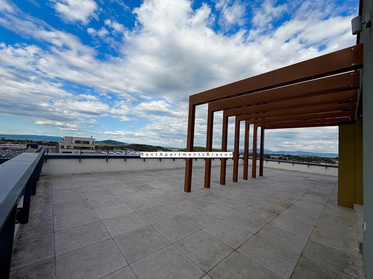 Apartament cu 4 camere decomandat în Tractorul