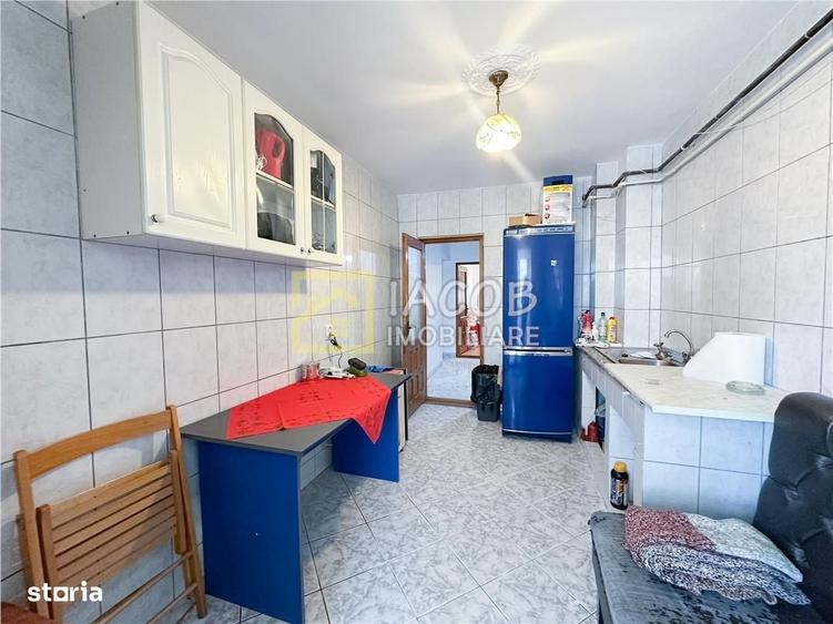 Apartament cu 3 camere decomandat în Milcov