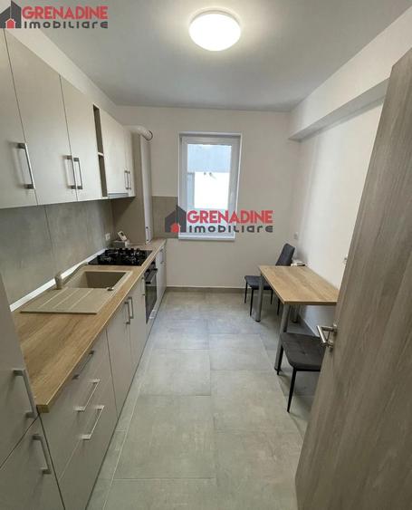 Apartament cu 2 camere decomandat în Tractorul