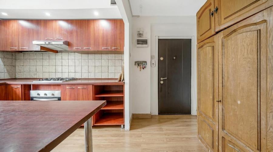 Apartament cu 3 camere semidecomandat, mobilat în Berceni