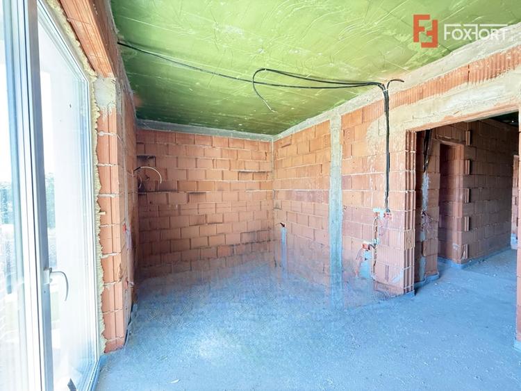 Duplex cu 5 camere cu Canalizare în Sânmihaiu Român