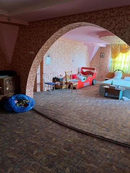 Casă individuală cu 15 camere cu Piscina în Comănești
