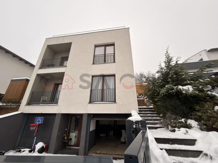 Apartament cu 4 camere semidecomandat, mobilat în Gruia