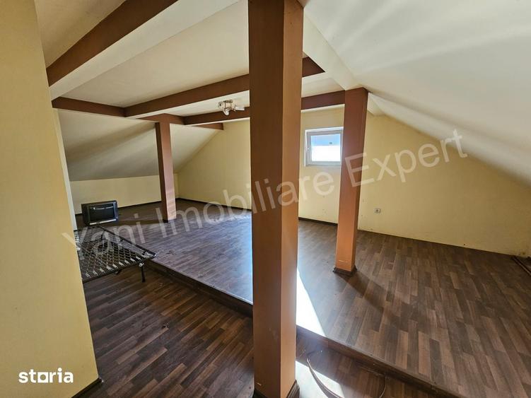 Casă cu 10 camere cu Teren 2642 Mp în Central