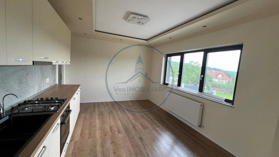 Casă cu 5 camere cu Teren 1000 Mp în Central