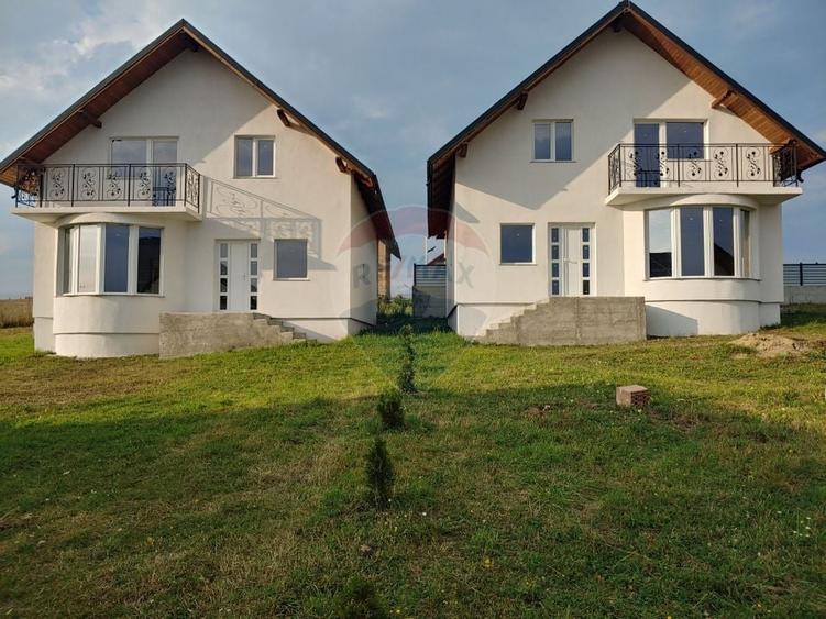 Casă individuală cu 5 camere cu Teren 560 Mp în Șcheia