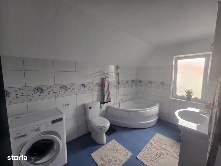 Casă cu 4 camere decomandat în Bulai