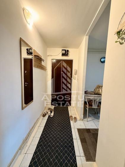 Apartament cu 2 camere semidecomandat, mobilat în Complex Studențesc