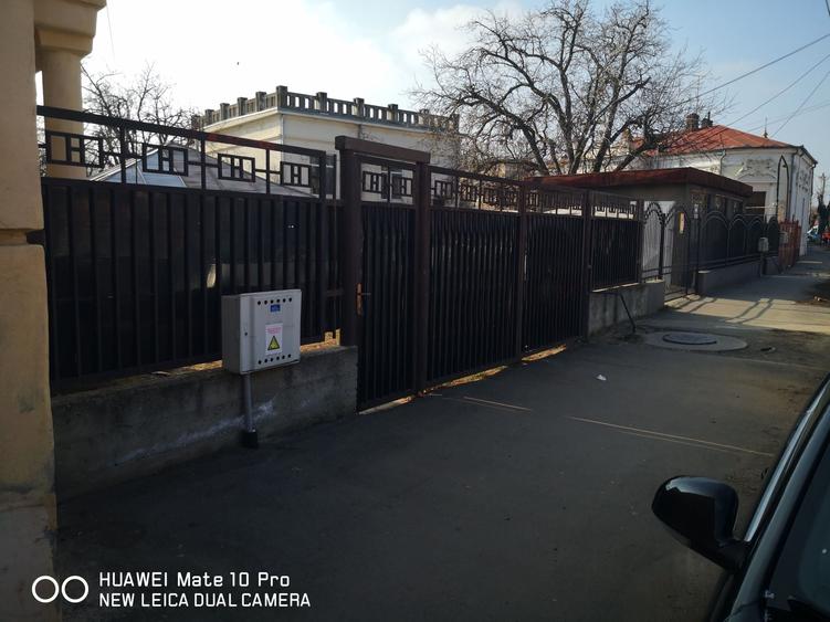 Casă cu 4 camere în Caracal