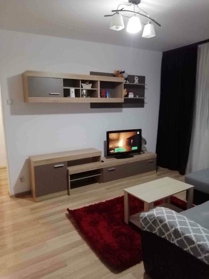 Apartament cu 3 camere semidecomandat în Vest