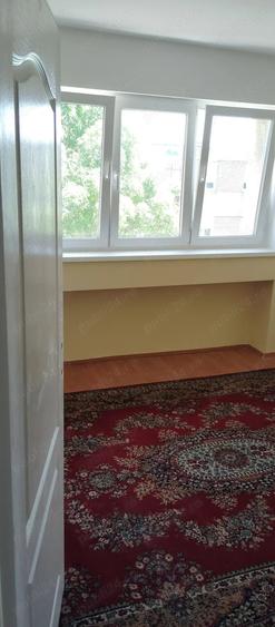 Apartament cu 3 camere semidecomandat în Carei