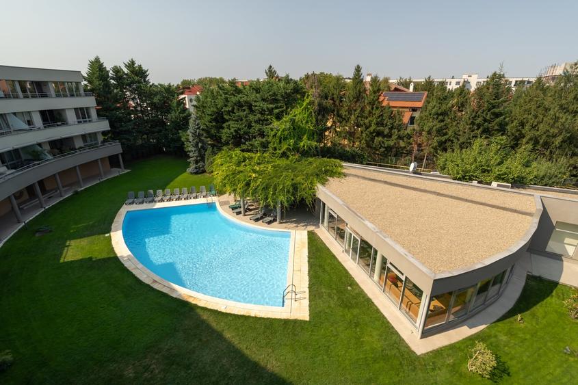 Apartament cu 5 camere decomandat în Băneasa