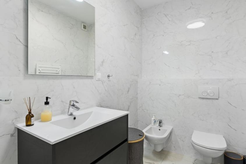 Apartament cu 2 camere semidecomandat, mobilat în Mamaia-Sat