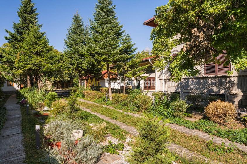 Casă individuală cu 6 camere cu Canalizare în Moșilor