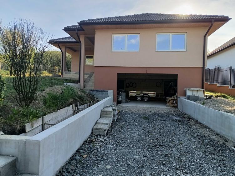 Casă cu 3 camere în Baciu