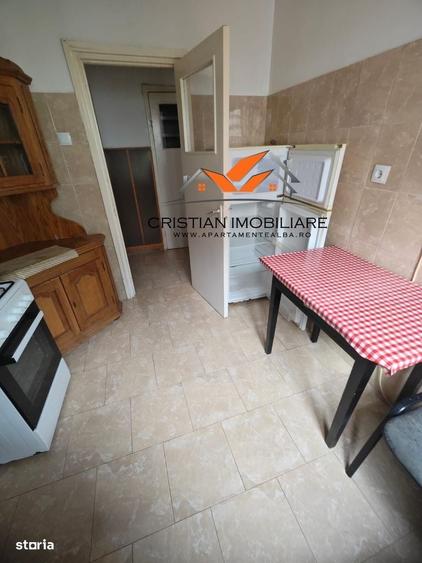 Apartament cu 3 camere semidecomandat în Cetate