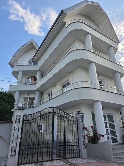 Casă cu Teren 600 Mp în Central