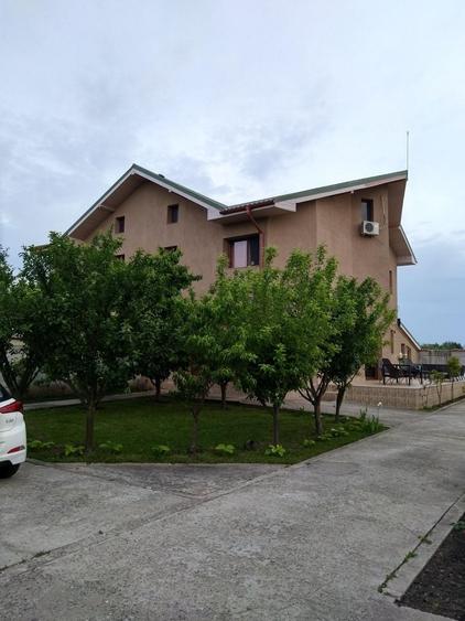 Casă cu 4 camere în Piscu