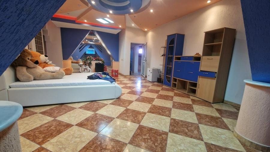 Casă individuală cu 5 camere cu Canalizare în Pieptănari