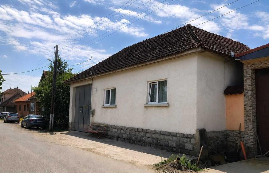 Casă cu 3 camere în Pomezeu
