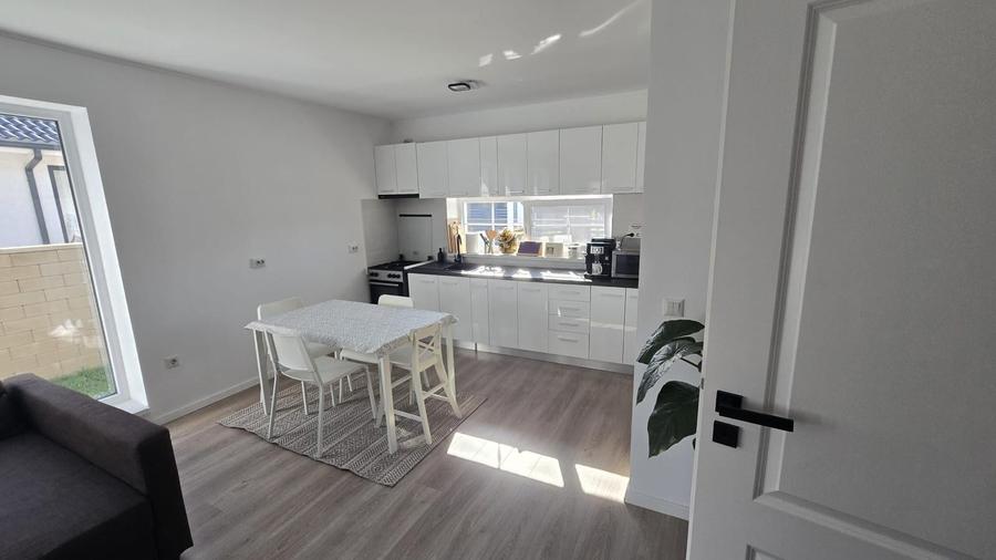 Casă individuală cu 4 camere cu Teren 400 Mp în Cetate