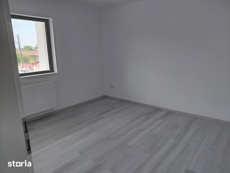 Casă cu 7 camere cu Teren 200 Mp în Central