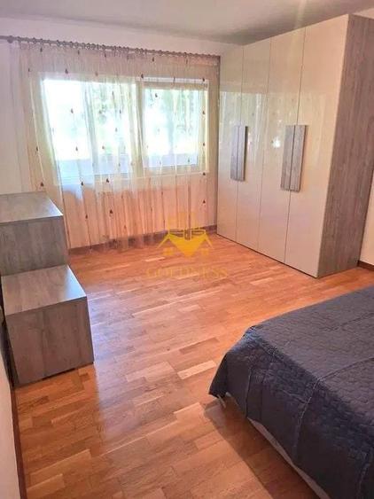 Apartament cu 3 camere decomandat, mobilat în Plopilor