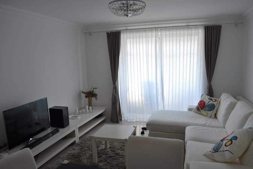 Apartament cu 3 camere semidecomandat în Central