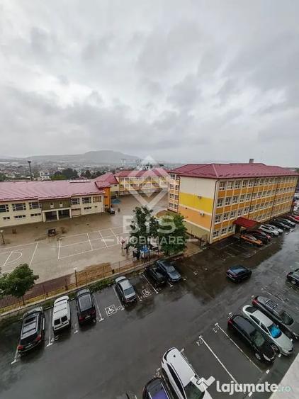 Apartament cu 4 camere semidecomandat în Central