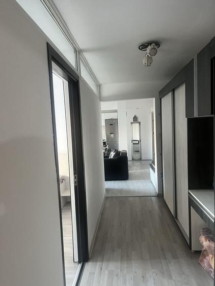 Apartament cu 3 camere decomandat în Exterior Vest