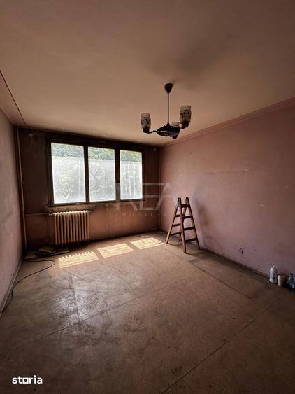 Apartament cu 3 camere semidecomandat în Rahova