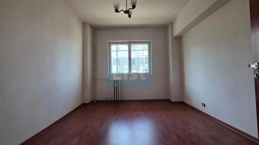 Apartament cu 4 camere decomandat în Sud