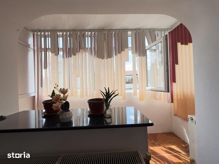 Apartament cu 3 camere decomandat, mobilat în Republicii