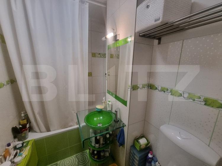 Apartament cu 3 camere decomandat, mobilat în Craiovița Nouă