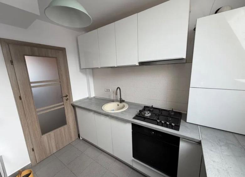 Apartament cu 3 camere decomandat în Dobroești