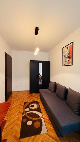 Apartament cu 3 camere semidecomandat, mobilat în Mazepa 1