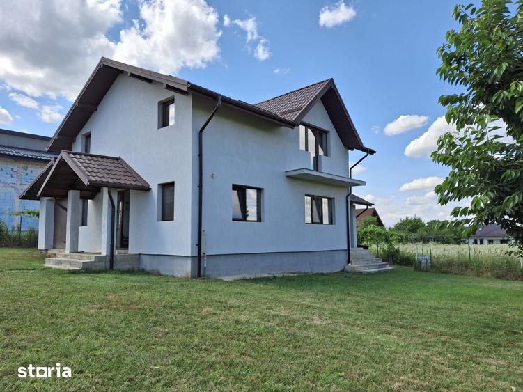 Casă cu 5 camere cu Teren 660 Mp în Bucium