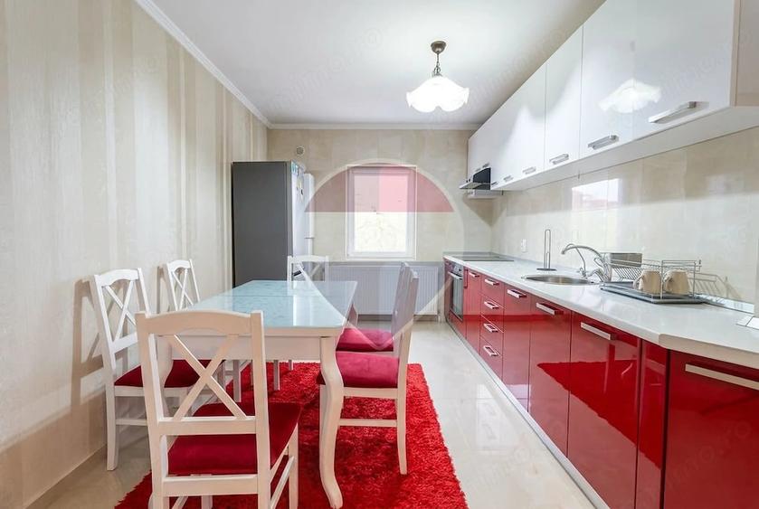 Apartament cu 4 camere decomandat în Central